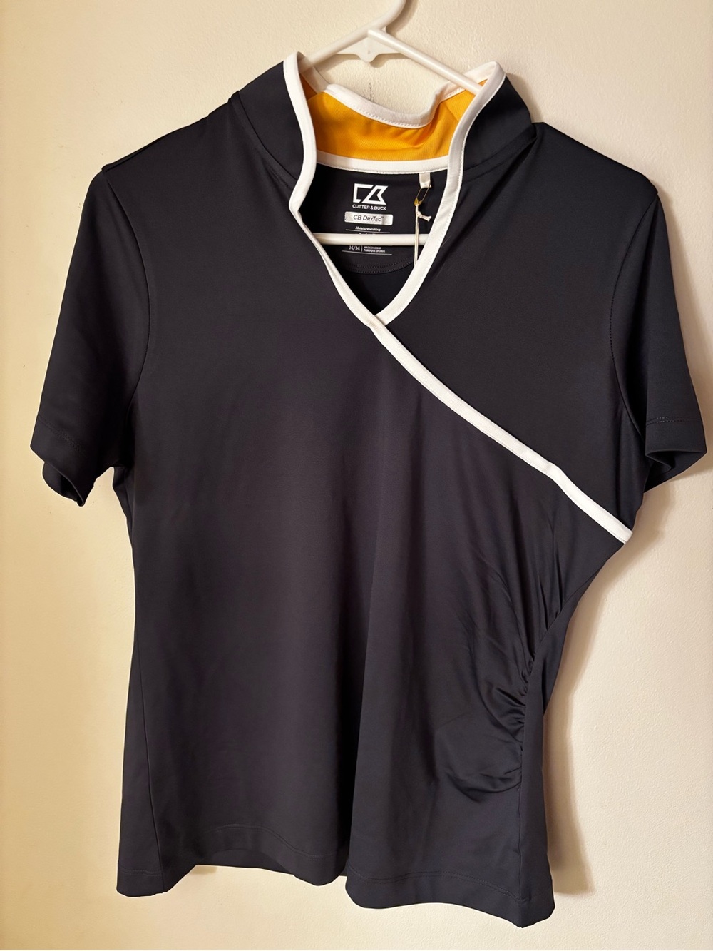 NWT! Cutter & Buck Women's Athletic Golf Polo Shirt. (Sz M)